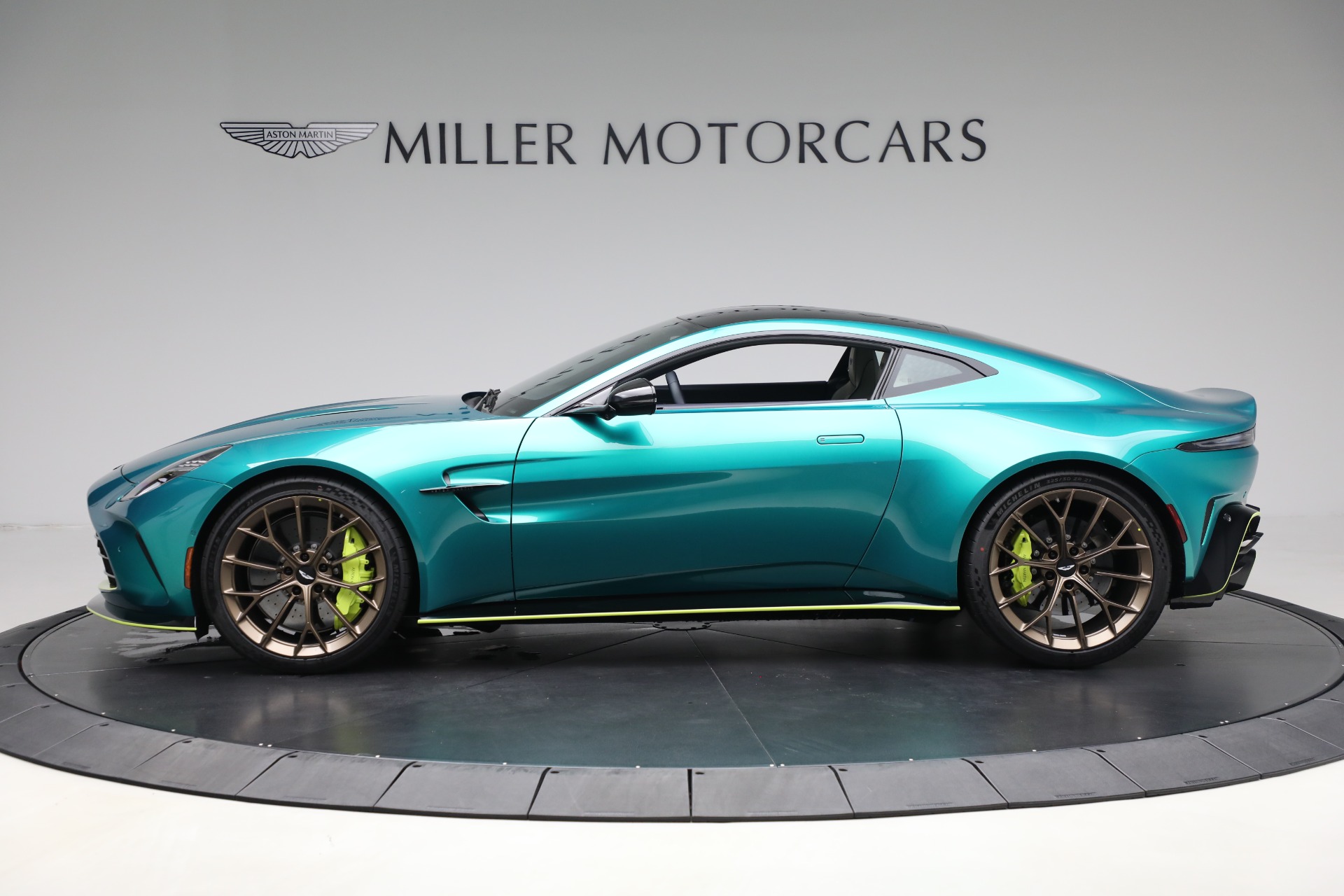 Used-2025-Aston-Martin-Vantage