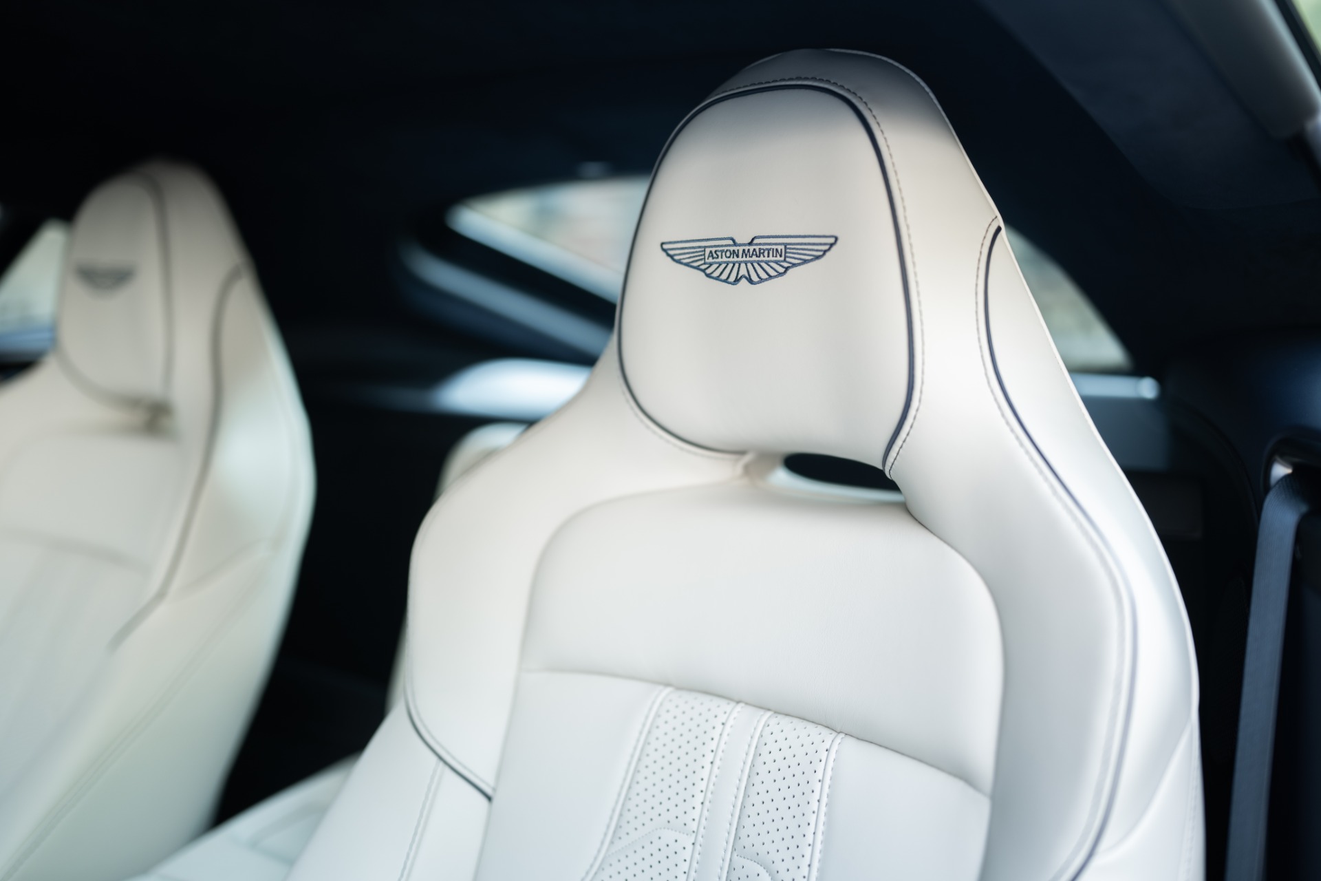 Used-2025-Aston-Martin-Vantage