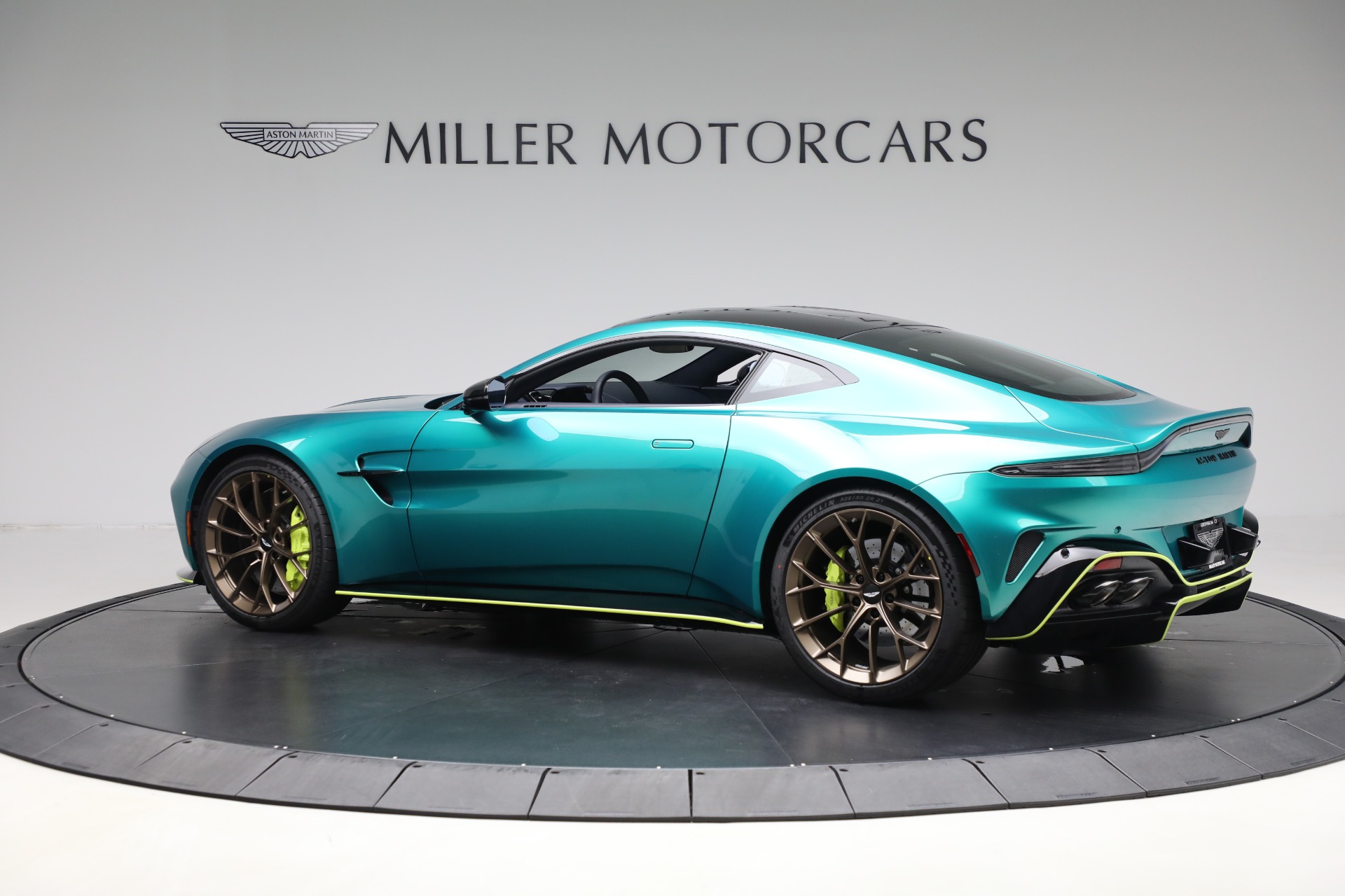 Used-2025-Aston-Martin-Vantage