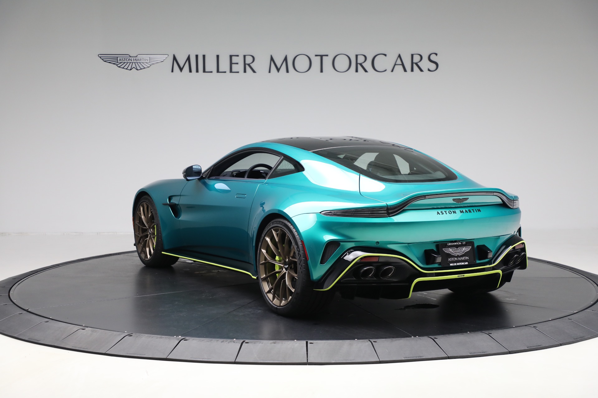 Used-2025-Aston-Martin-Vantage