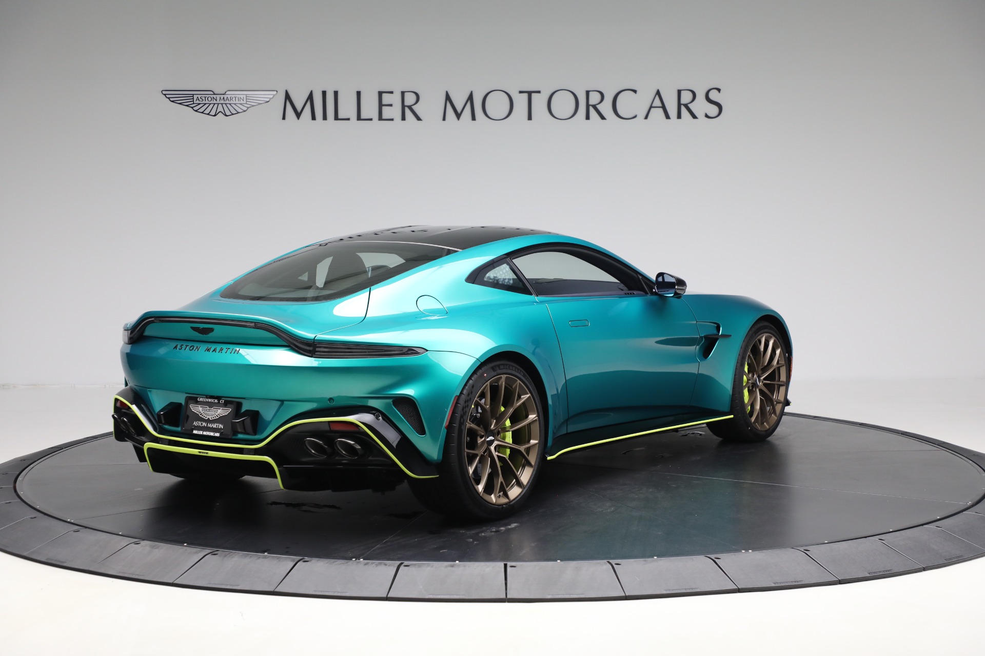Used-2025-Aston-Martin-Vantage
