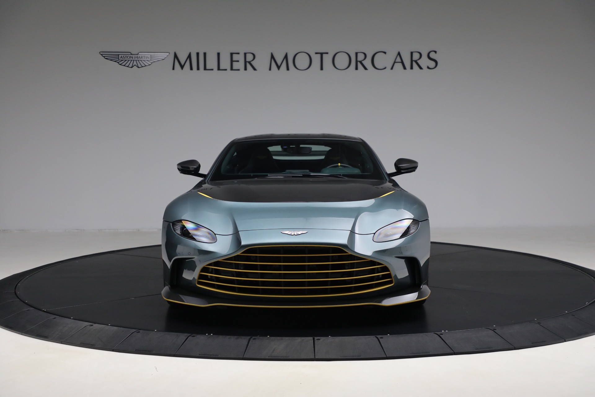 Used-2023-Aston-Martin-Vantage-V12