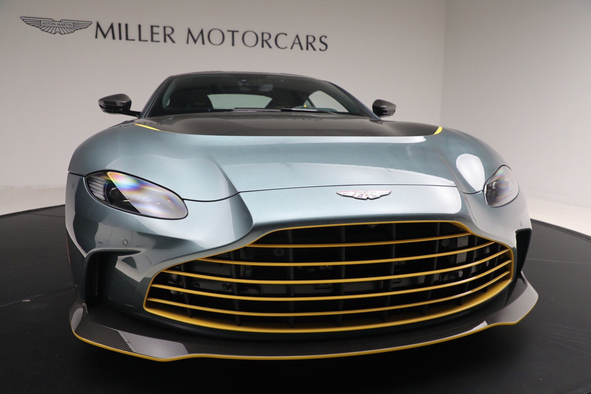 Used-2023-Aston-Martin-Vantage-V12