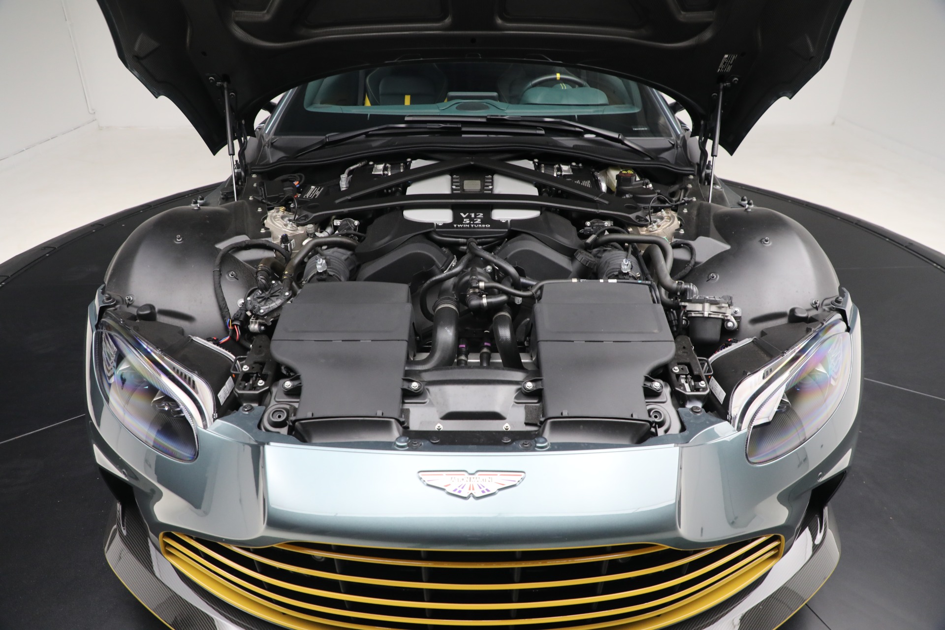 Used-2023-Aston-Martin-Vantage-V12