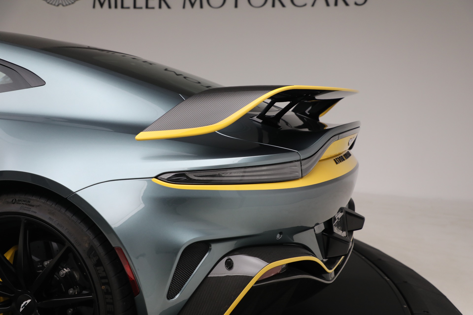 Used-2023-Aston-Martin-Vantage-V12