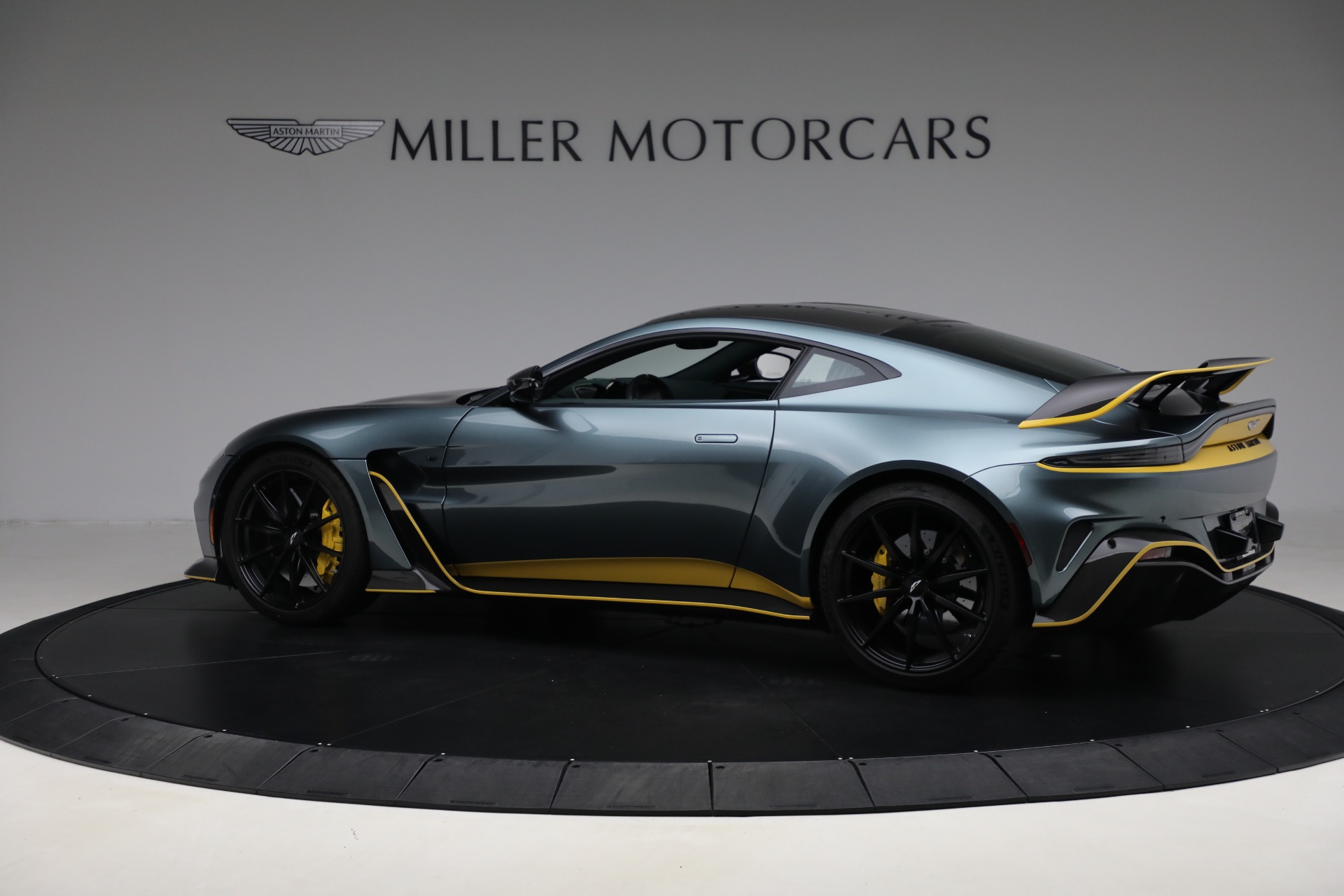 Used-2023-Aston-Martin-Vantage-V12