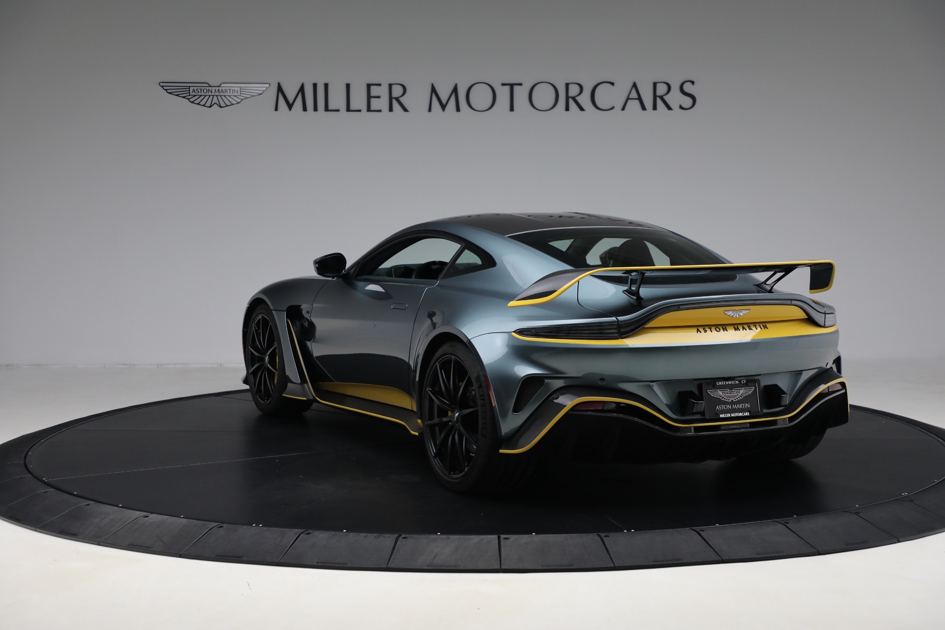 Used-2023-Aston-Martin-Vantage-V12