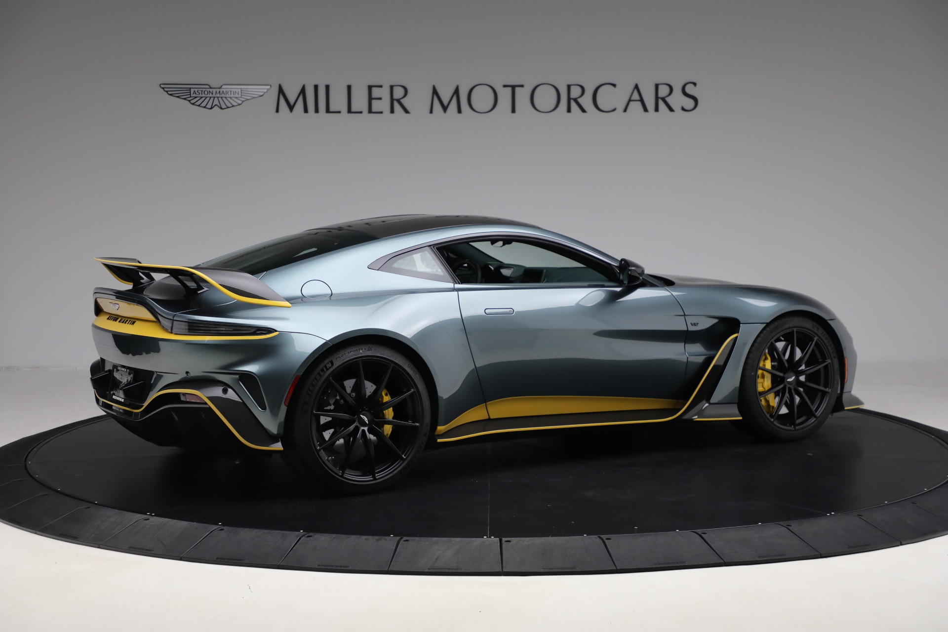 Used-2023-Aston-Martin-Vantage-V12