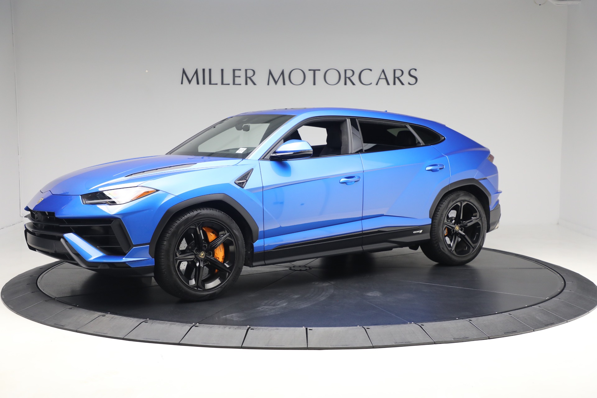 Used-2024-Lamborghini-Urus-S