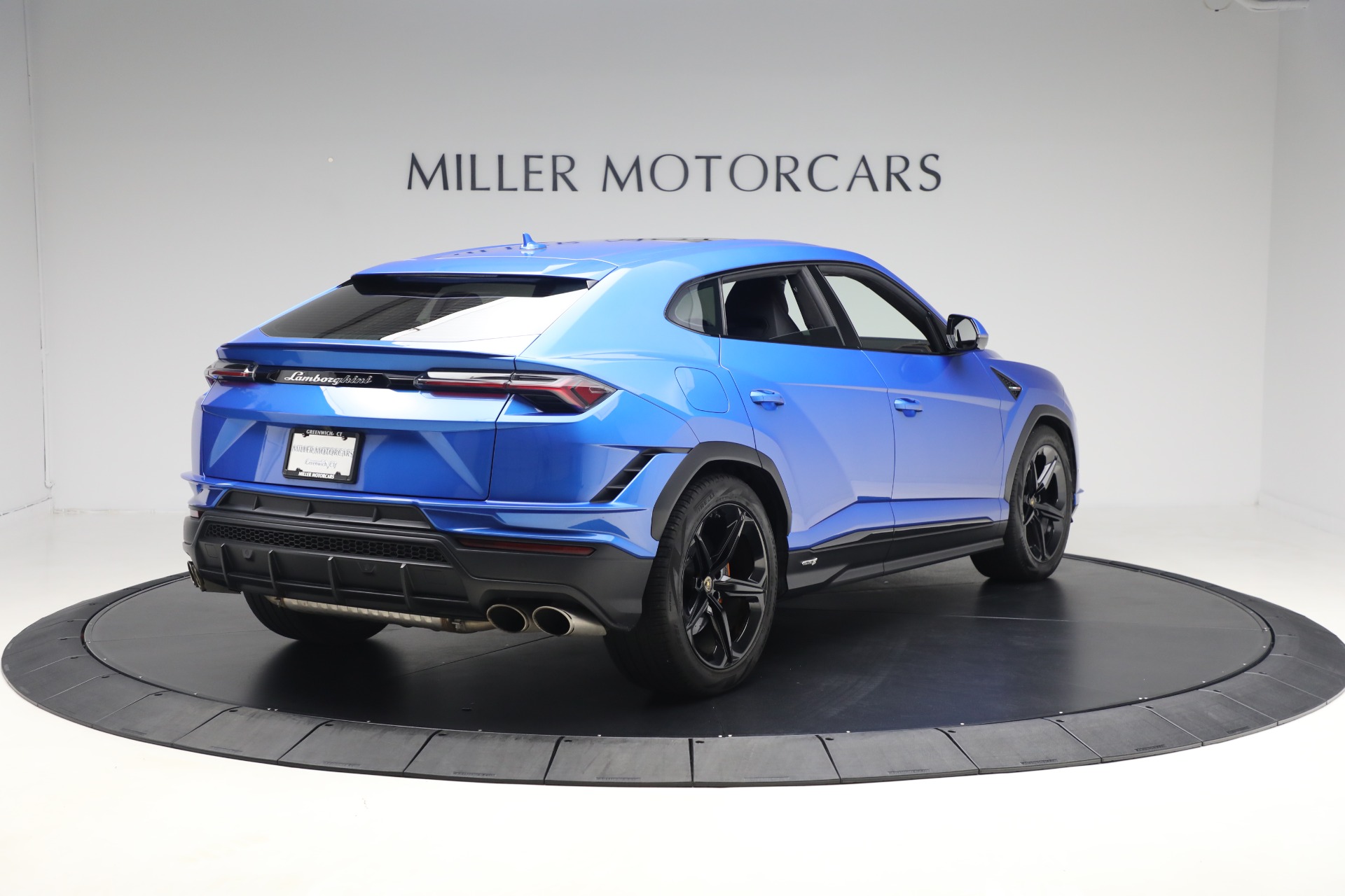 Used-2024-Lamborghini-Urus-S