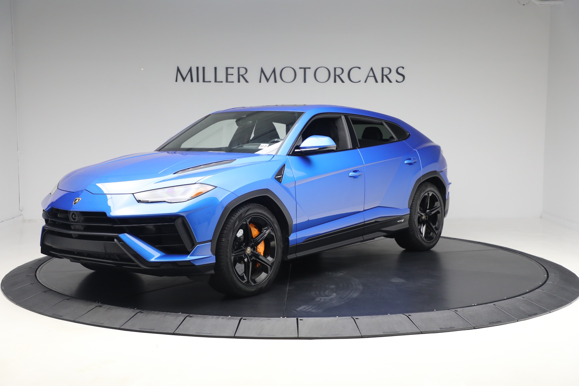 Used-2024-Lamborghini-Urus-S