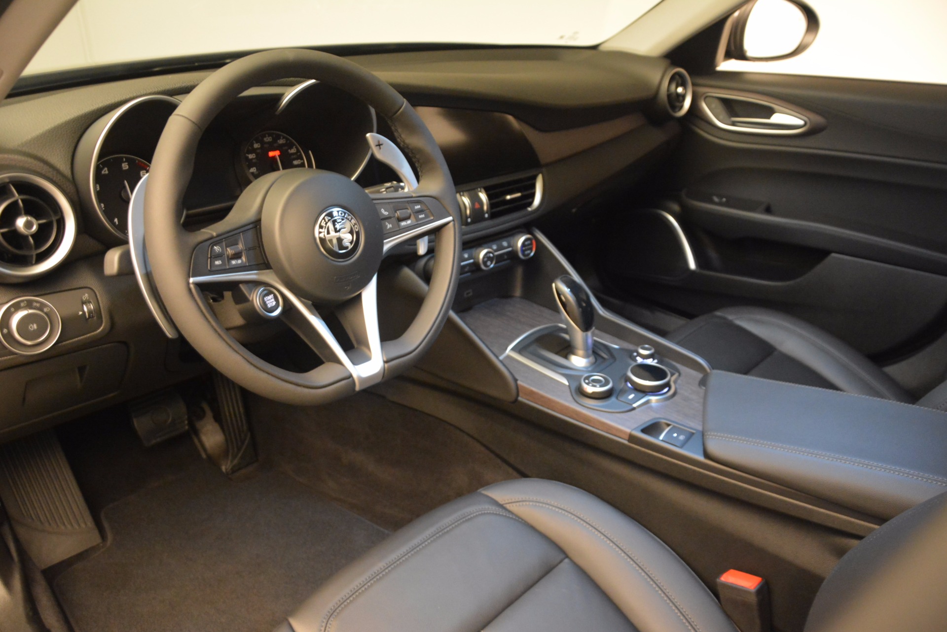 New-2017-Alfa-Romeo-Giulia-Ti-Q4