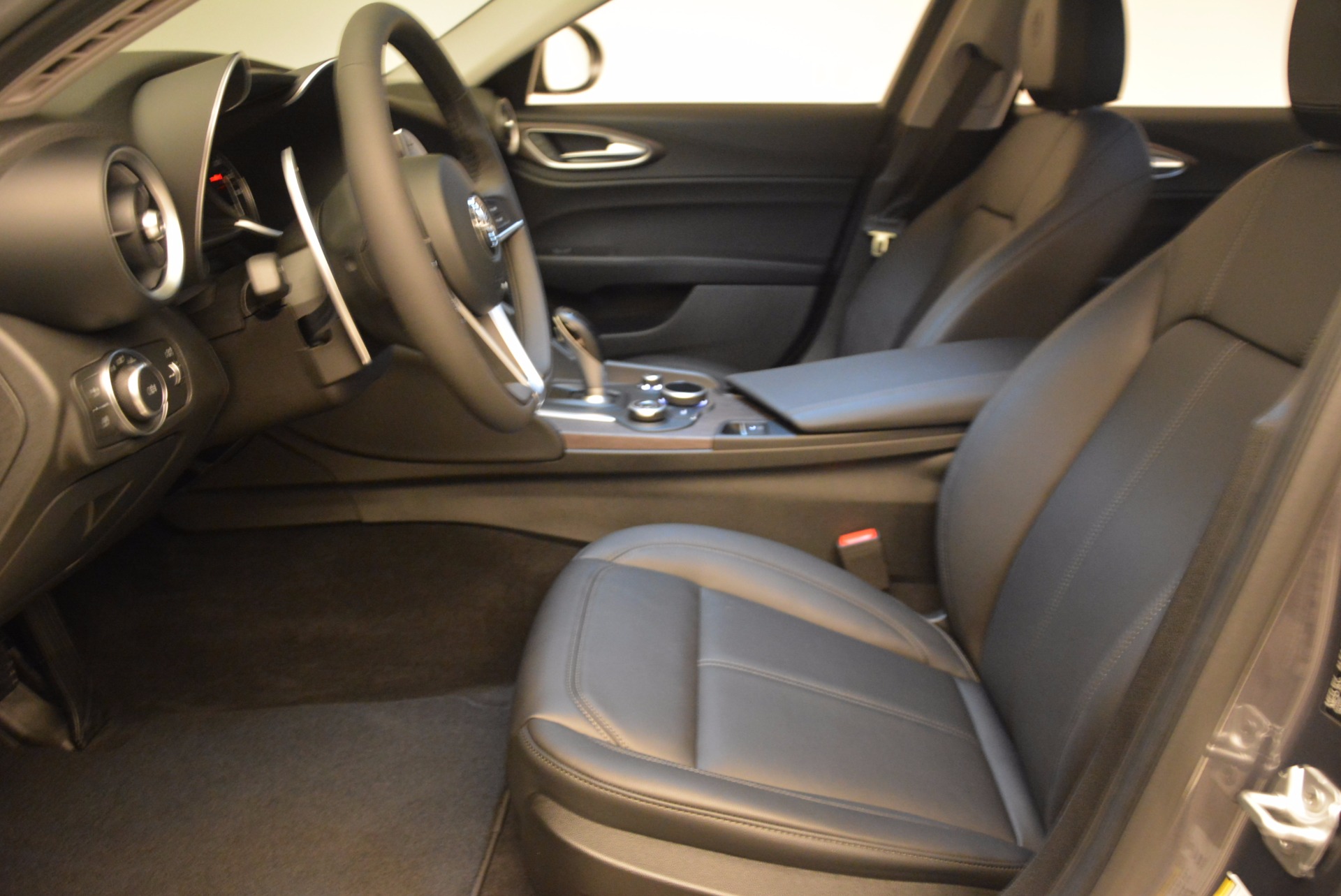 New-2017-Alfa-Romeo-Giulia-Ti-Q4