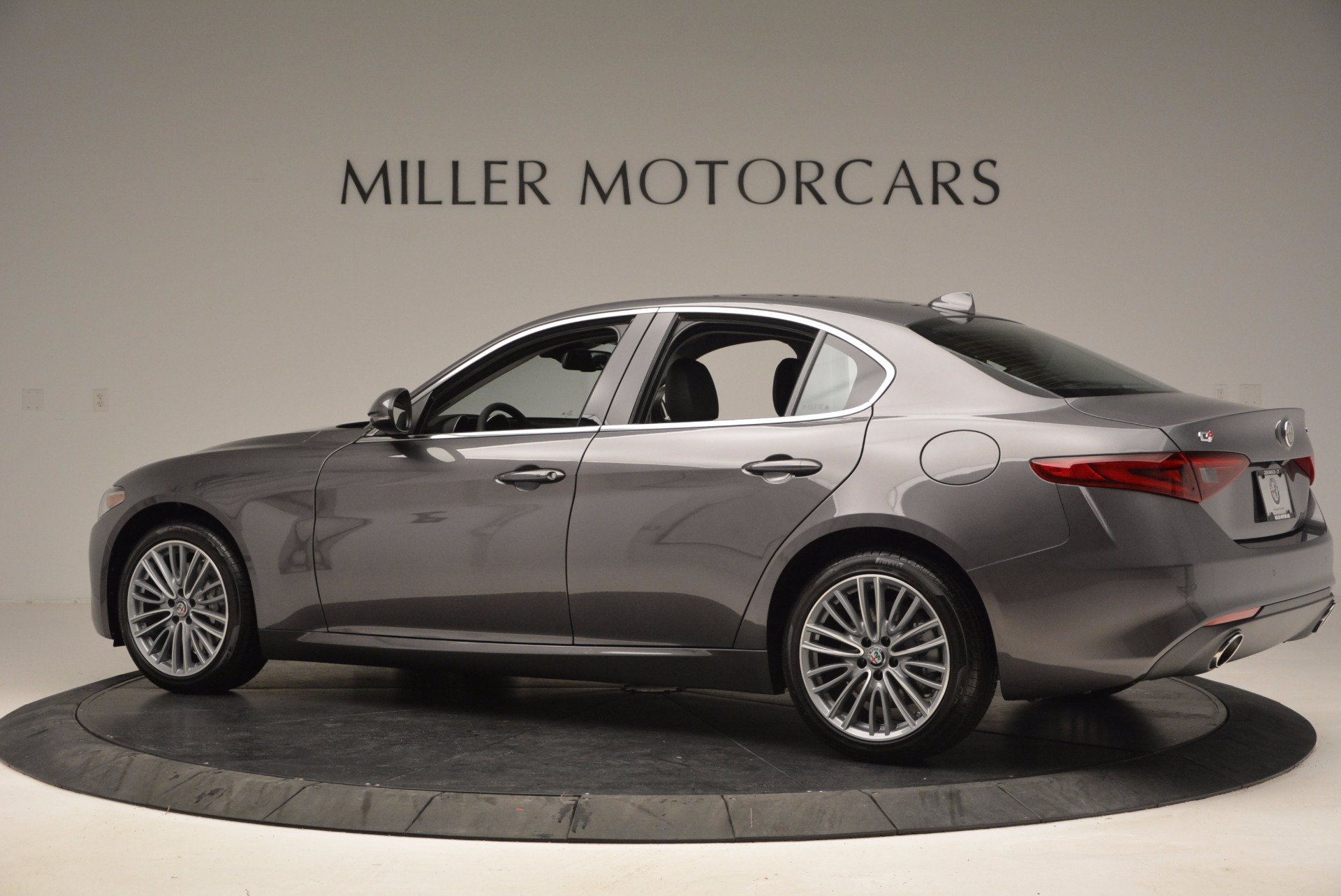 New-2017-Alfa-Romeo-Giulia-Ti-Q4