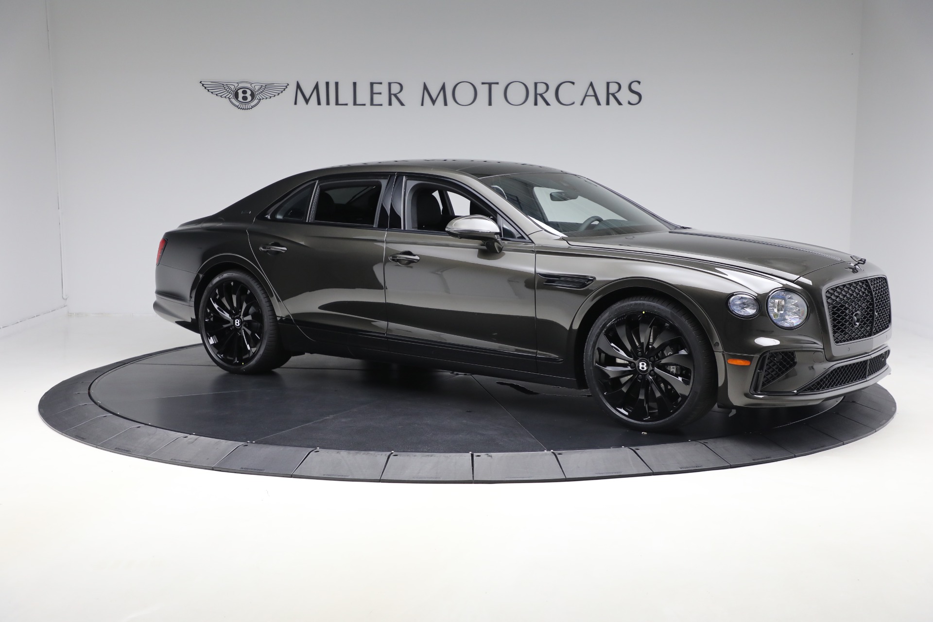 New-2025-Bentley-Flying-Spur-Black-Edition