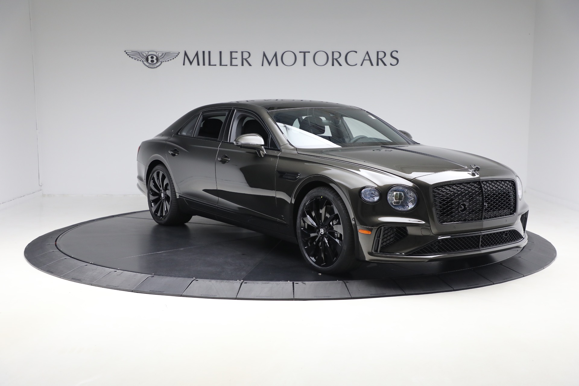 New-2025-Bentley-Flying-Spur-Black-Edition