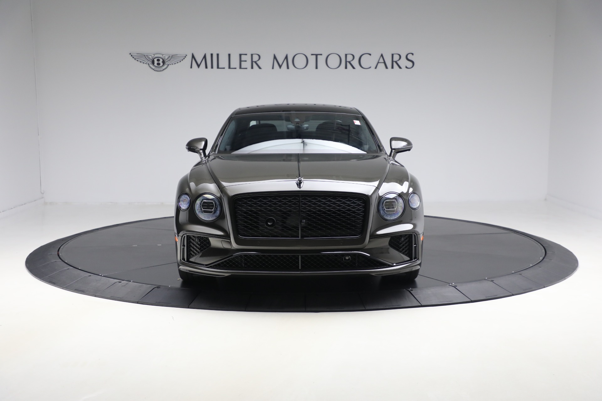 New-2025-Bentley-Flying-Spur-Black-Edition