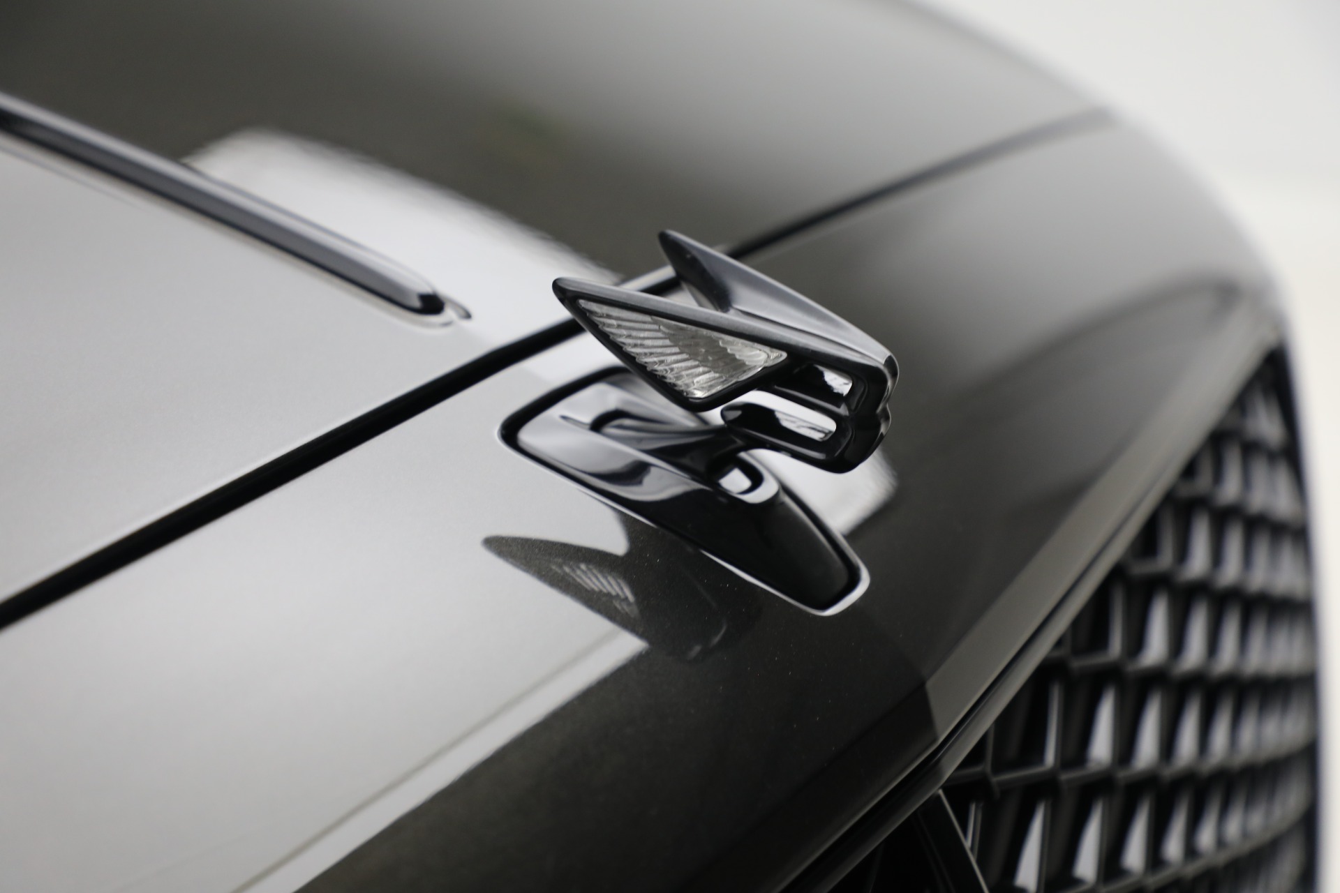 New-2025-Bentley-Flying-Spur-Black-Edition