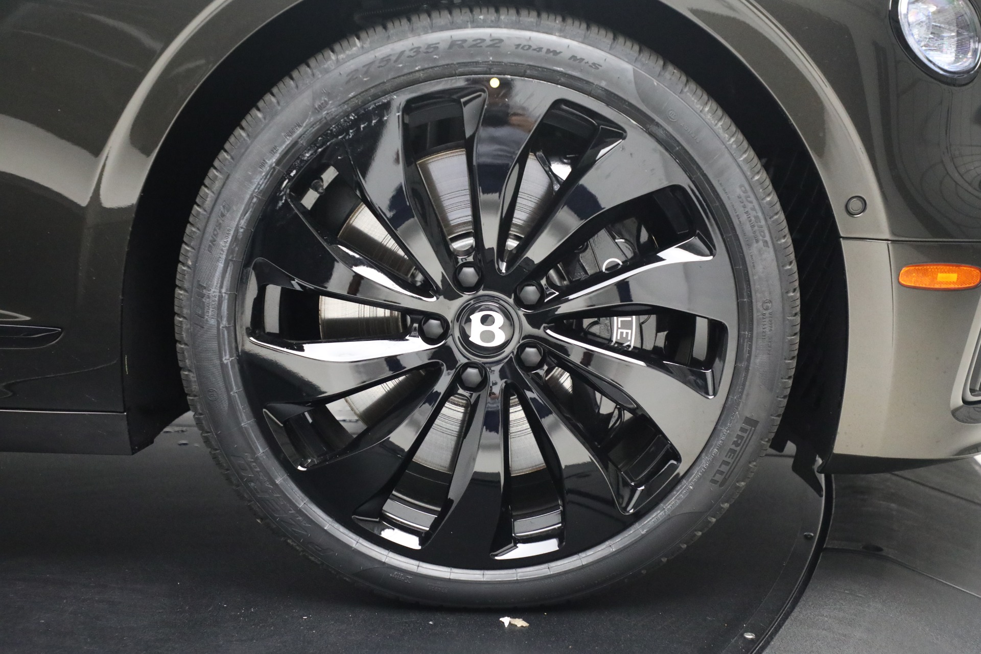 New-2025-Bentley-Flying-Spur-Black-Edition