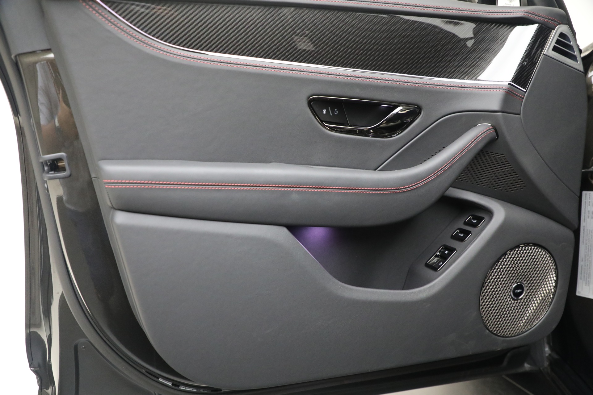 New-2025-Bentley-Flying-Spur-Black-Edition