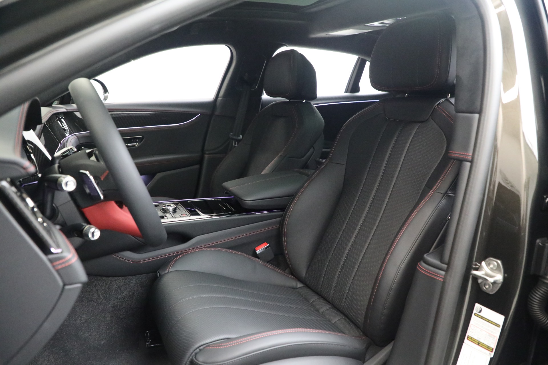 New-2025-Bentley-Flying-Spur-Black-Edition