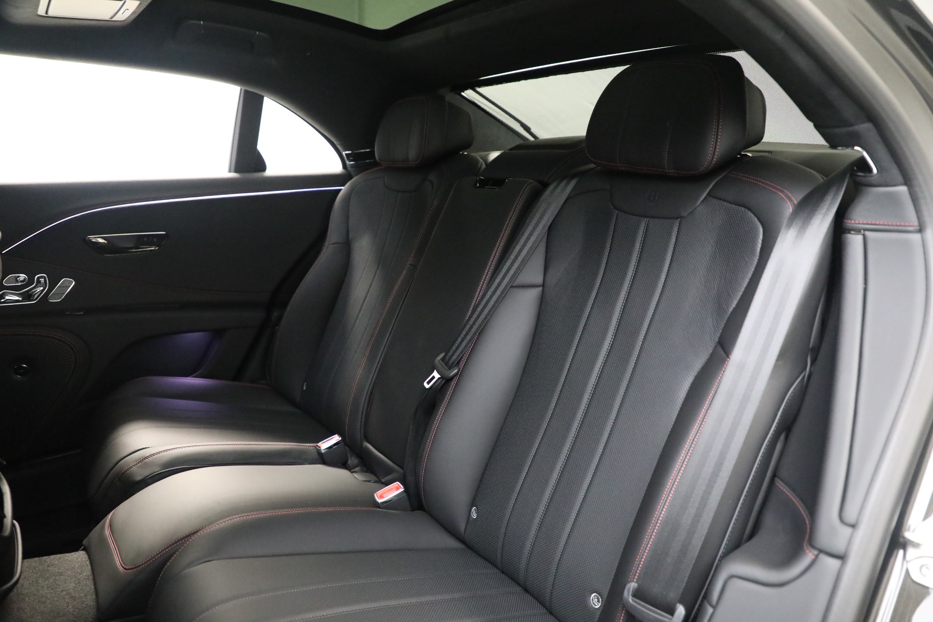 New-2025-Bentley-Flying-Spur-Black-Edition