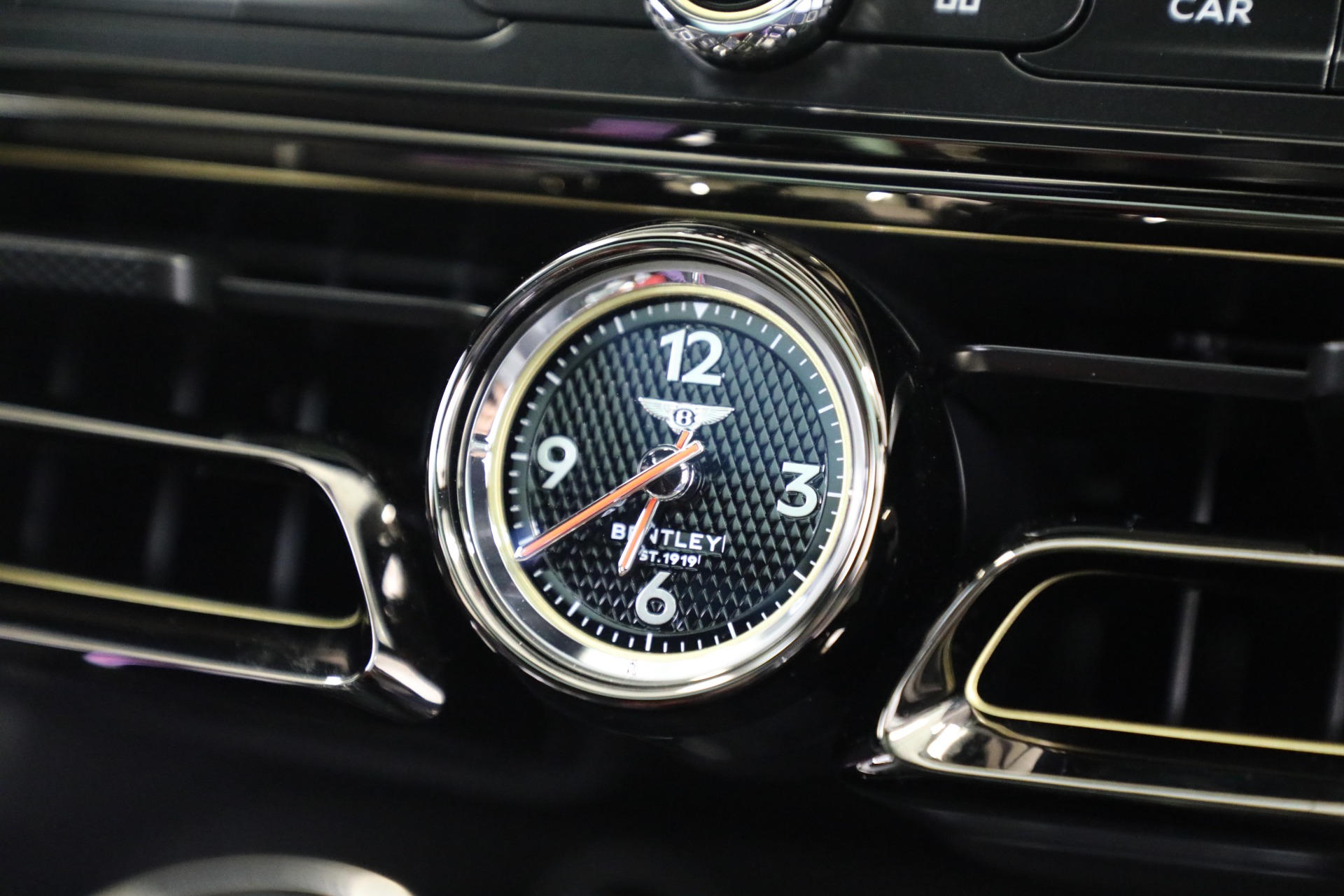 New-2025-Bentley-Flying-Spur-Black-Edition