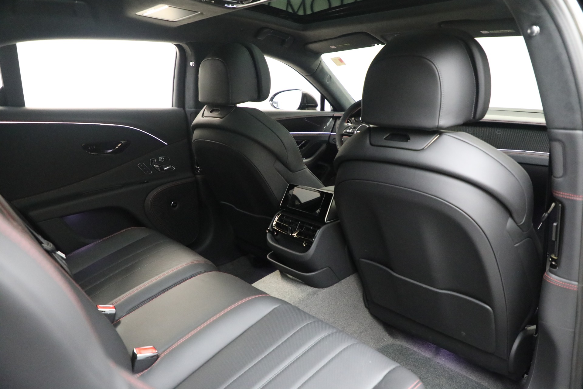 New-2025-Bentley-Flying-Spur-Black-Edition