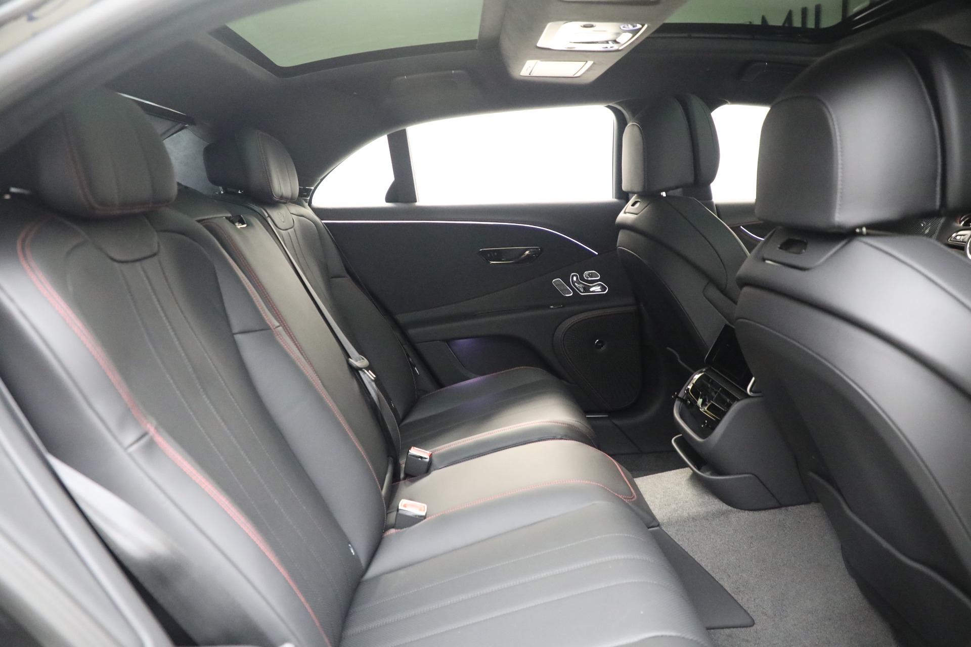 New-2025-Bentley-Flying-Spur-Black-Edition