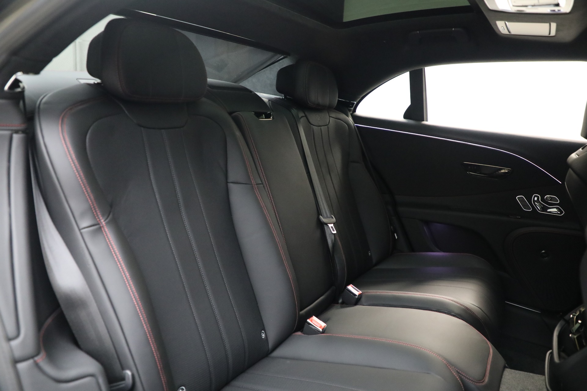 New-2025-Bentley-Flying-Spur-Black-Edition