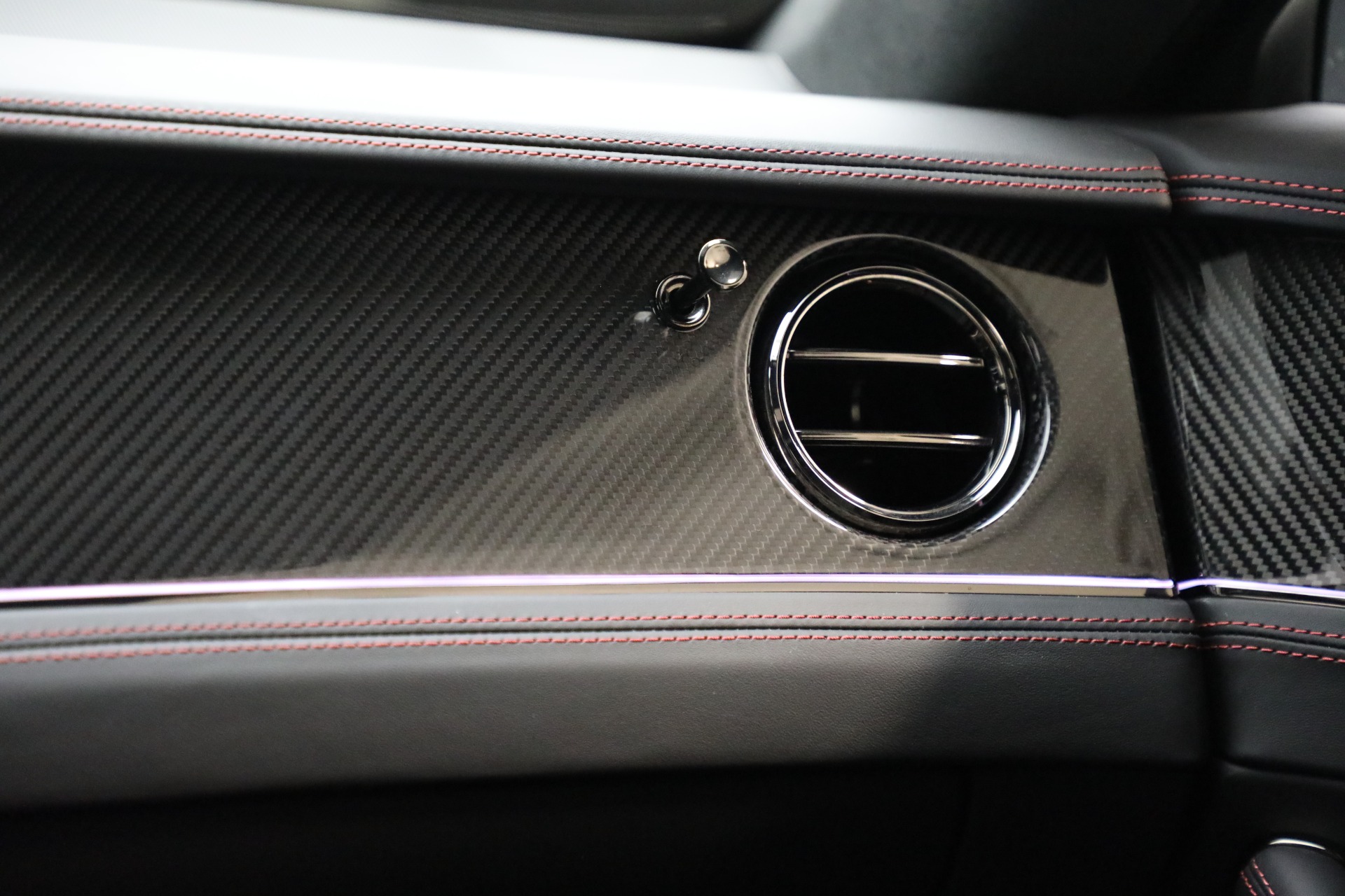 New-2025-Bentley-Flying-Spur-Black-Edition