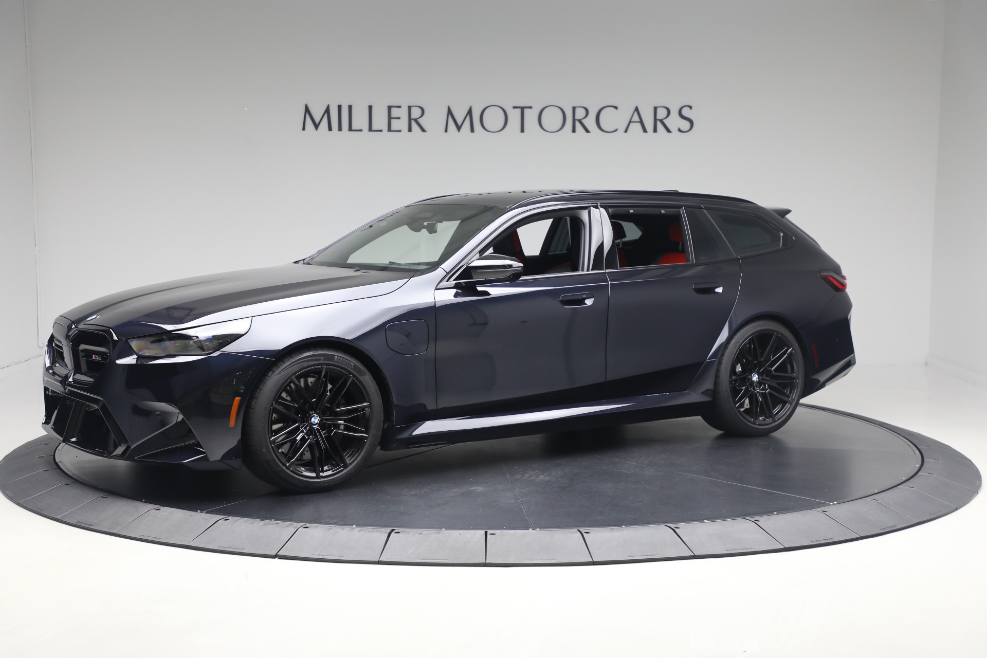 Used-2025-BMW-M5-Touring