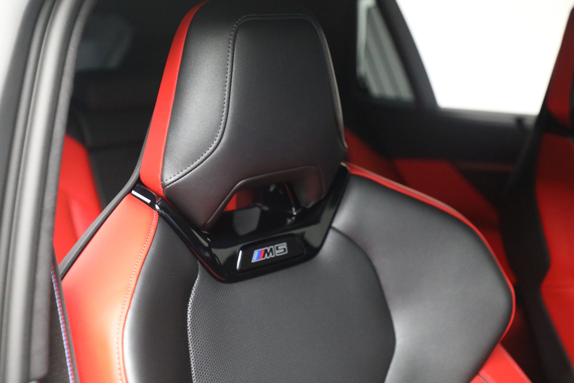 Used-2025-BMW-M5-Touring