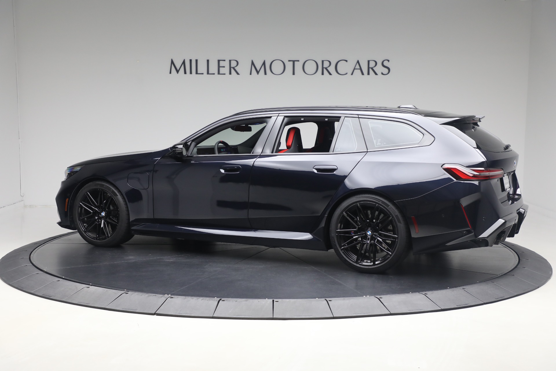 Used-2025-BMW-M5-Touring