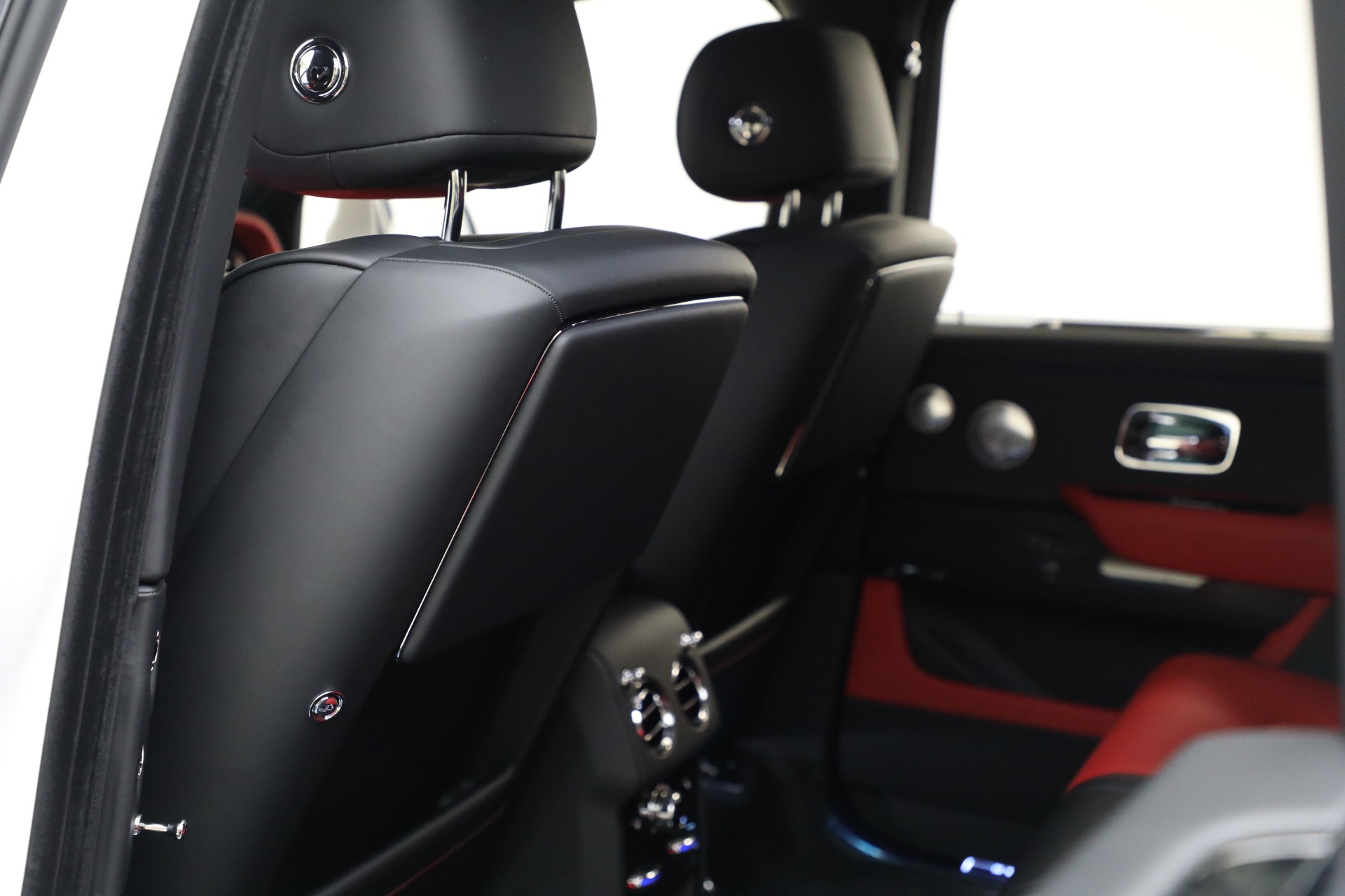 New-2026-Rolls-Royce-Black-Badge-Cullinan