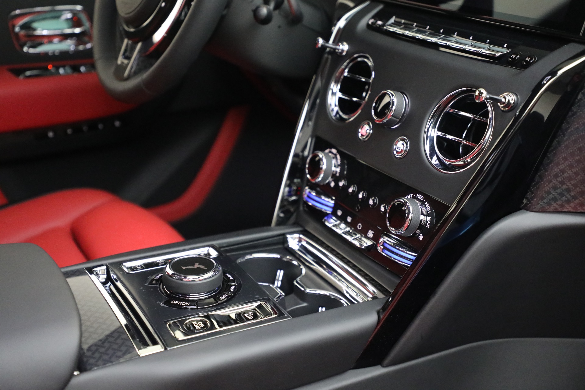 New-2026-Rolls-Royce-Black-Badge-Cullinan