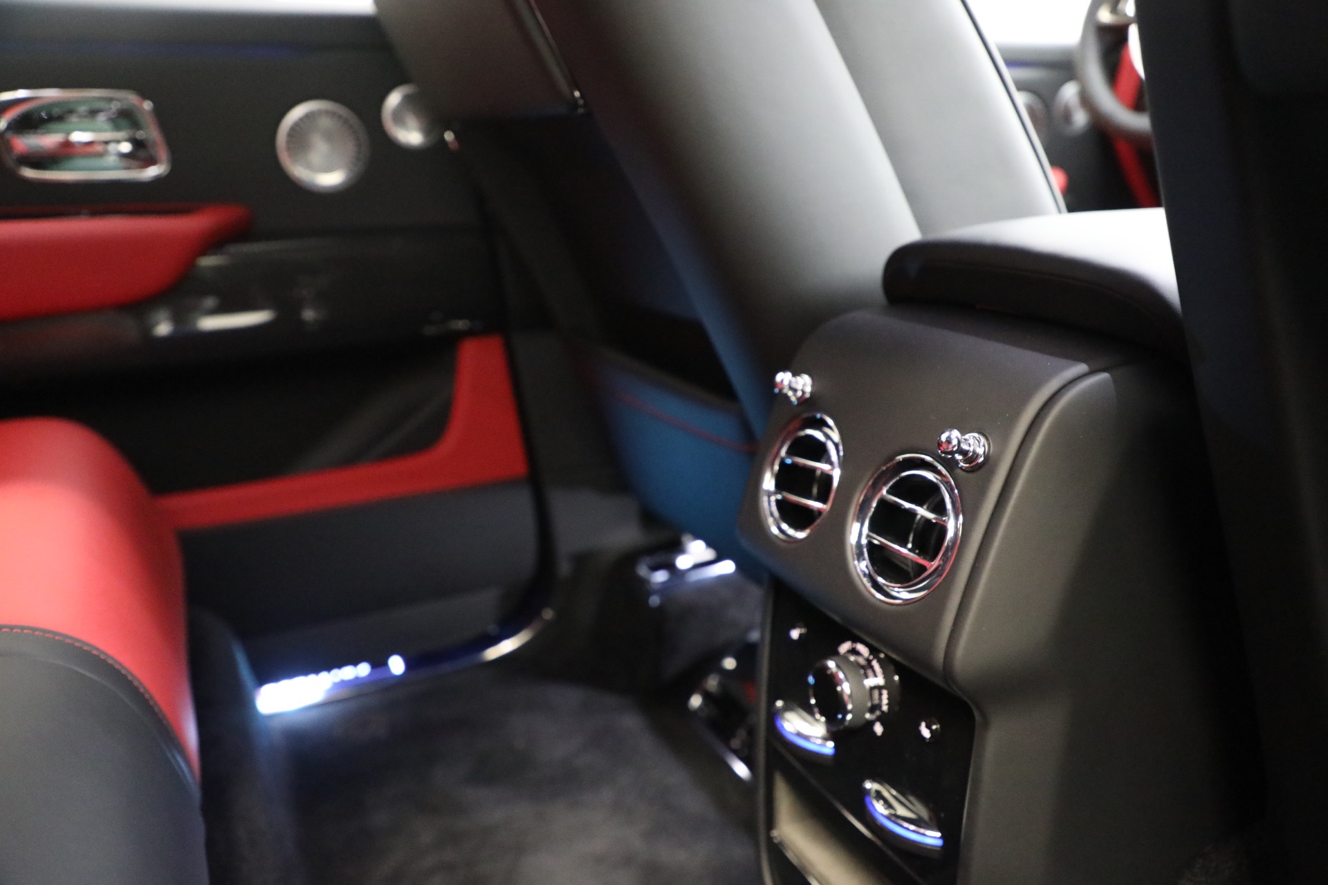 New-2026-Rolls-Royce-Black-Badge-Cullinan