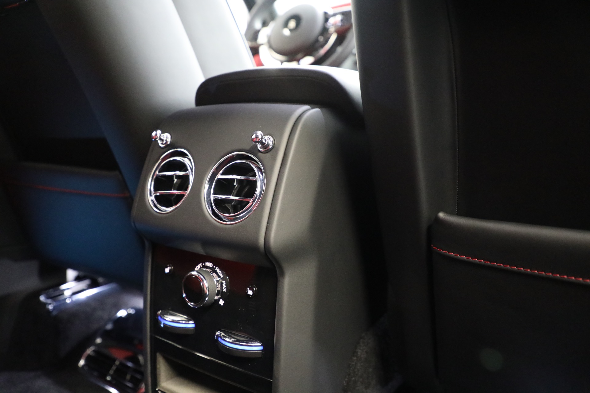 New-2026-Rolls-Royce-Black-Badge-Cullinan