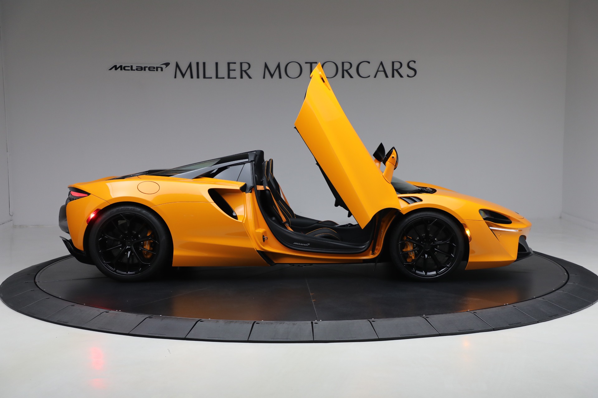 Used-2026-McLaren-Artura-Spider-TechLux