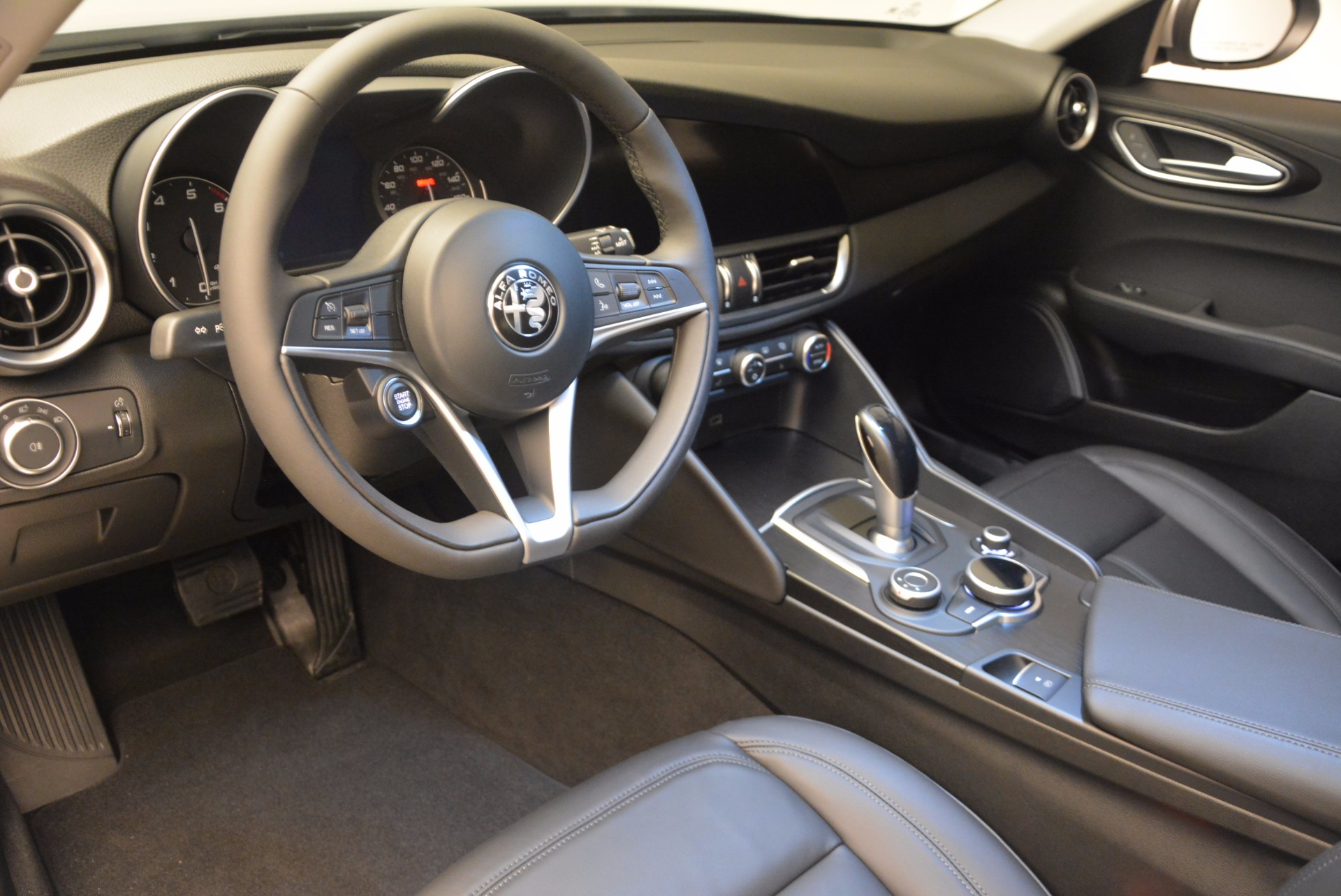 New-2017-Alfa-Romeo-Giulia-Q4