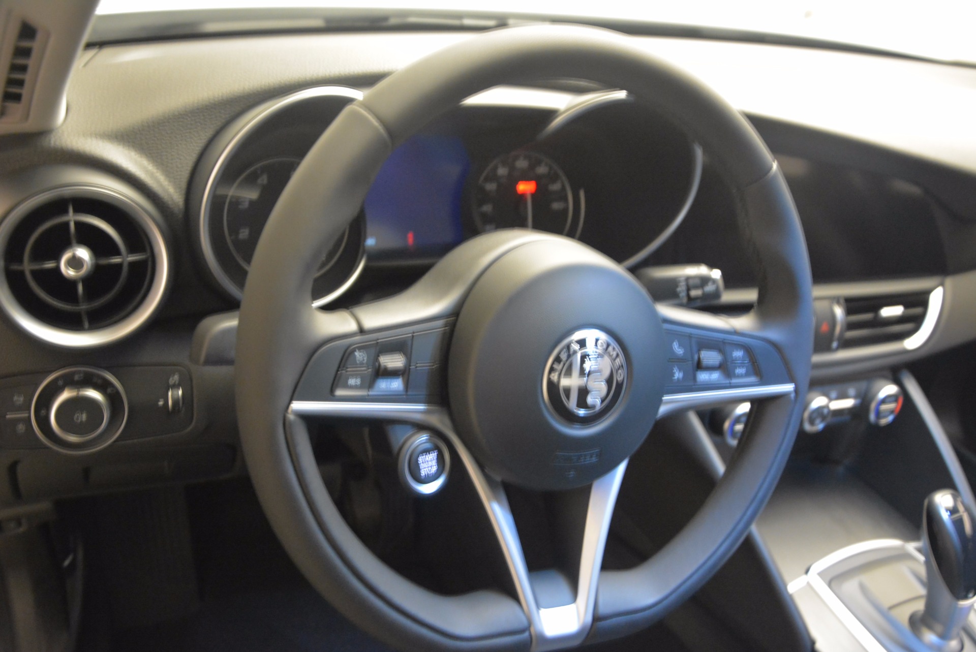 New-2017-Alfa-Romeo-Giulia-Q4