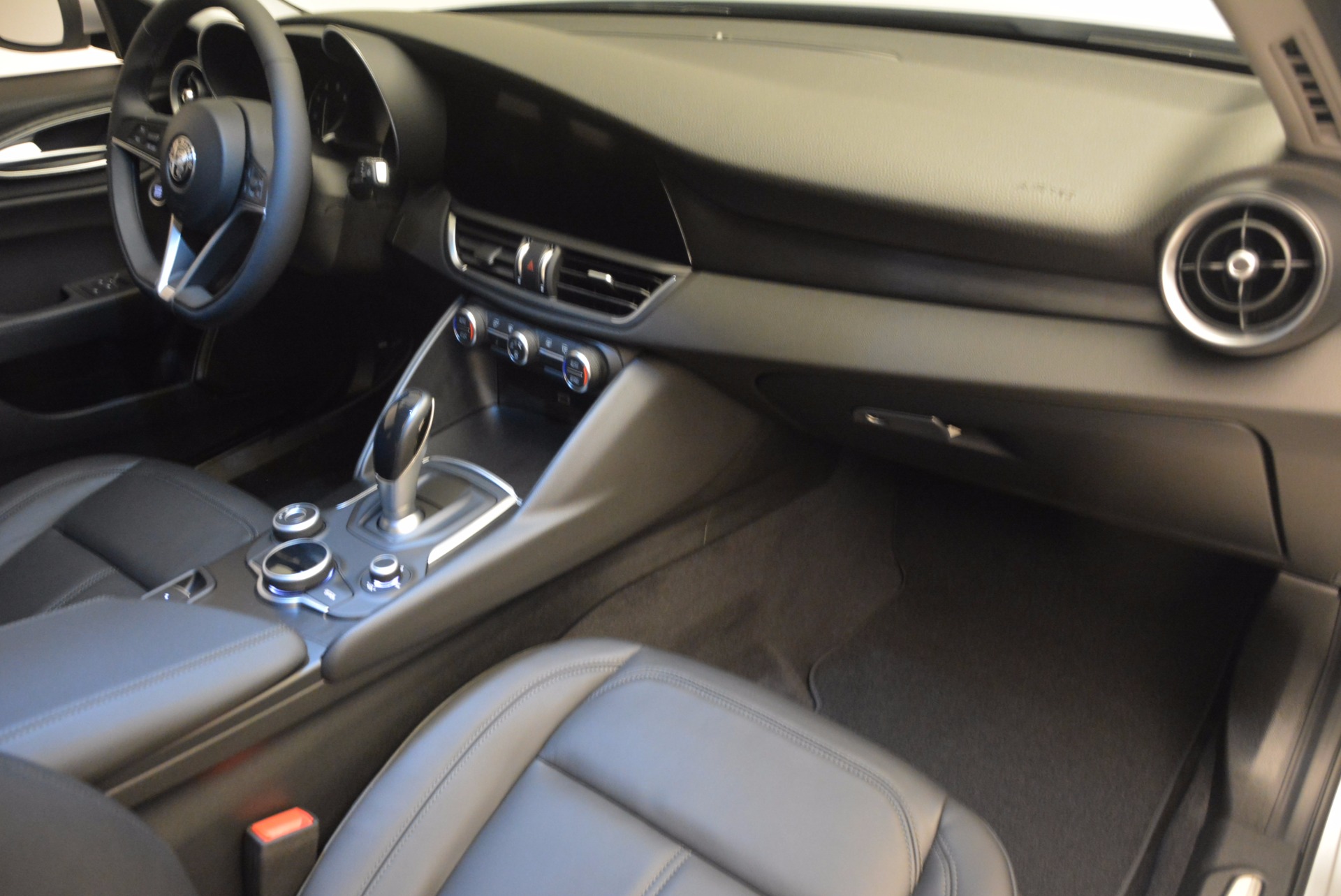 New-2017-Alfa-Romeo-Giulia-Q4