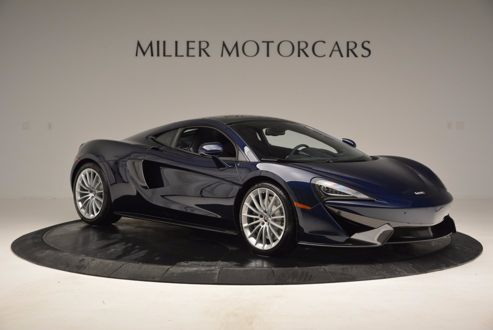 New-2017-McLaren-570GT