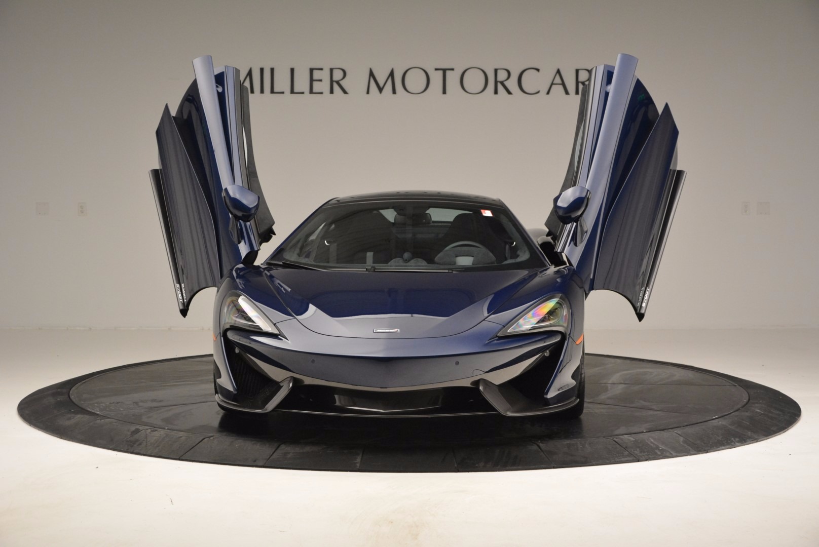 New-2017-McLaren-570GT