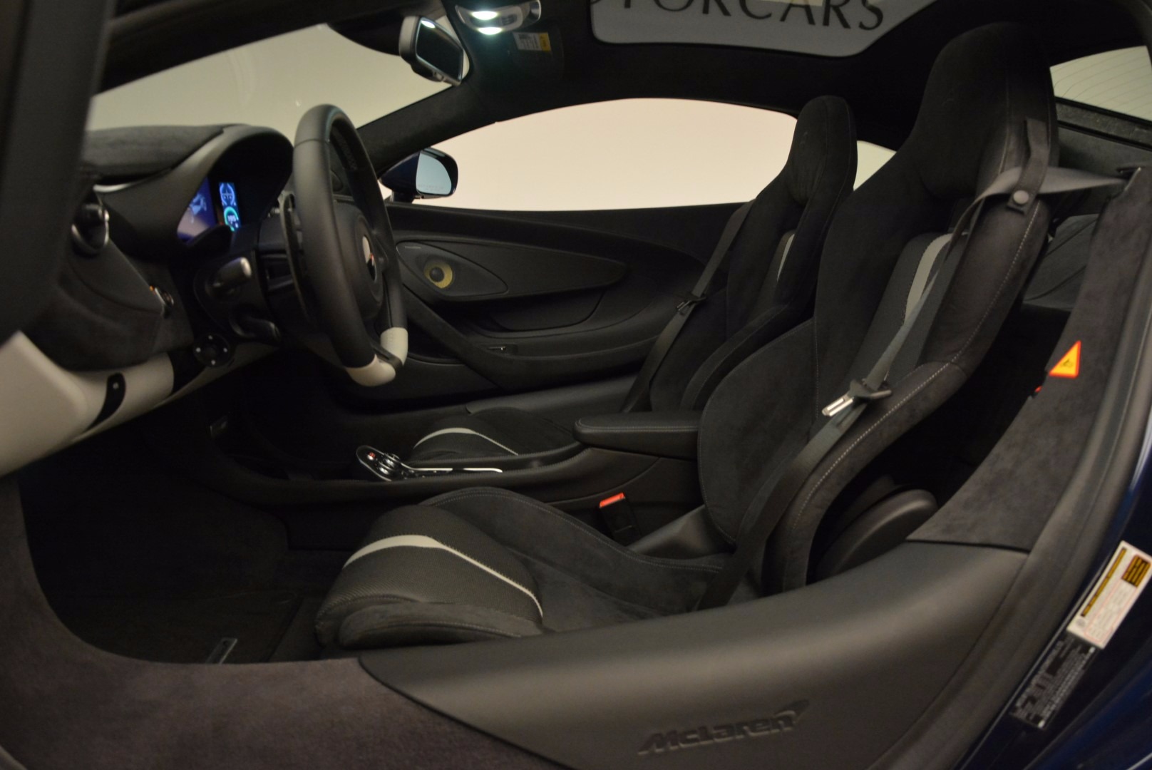 New-2017-McLaren-570GT