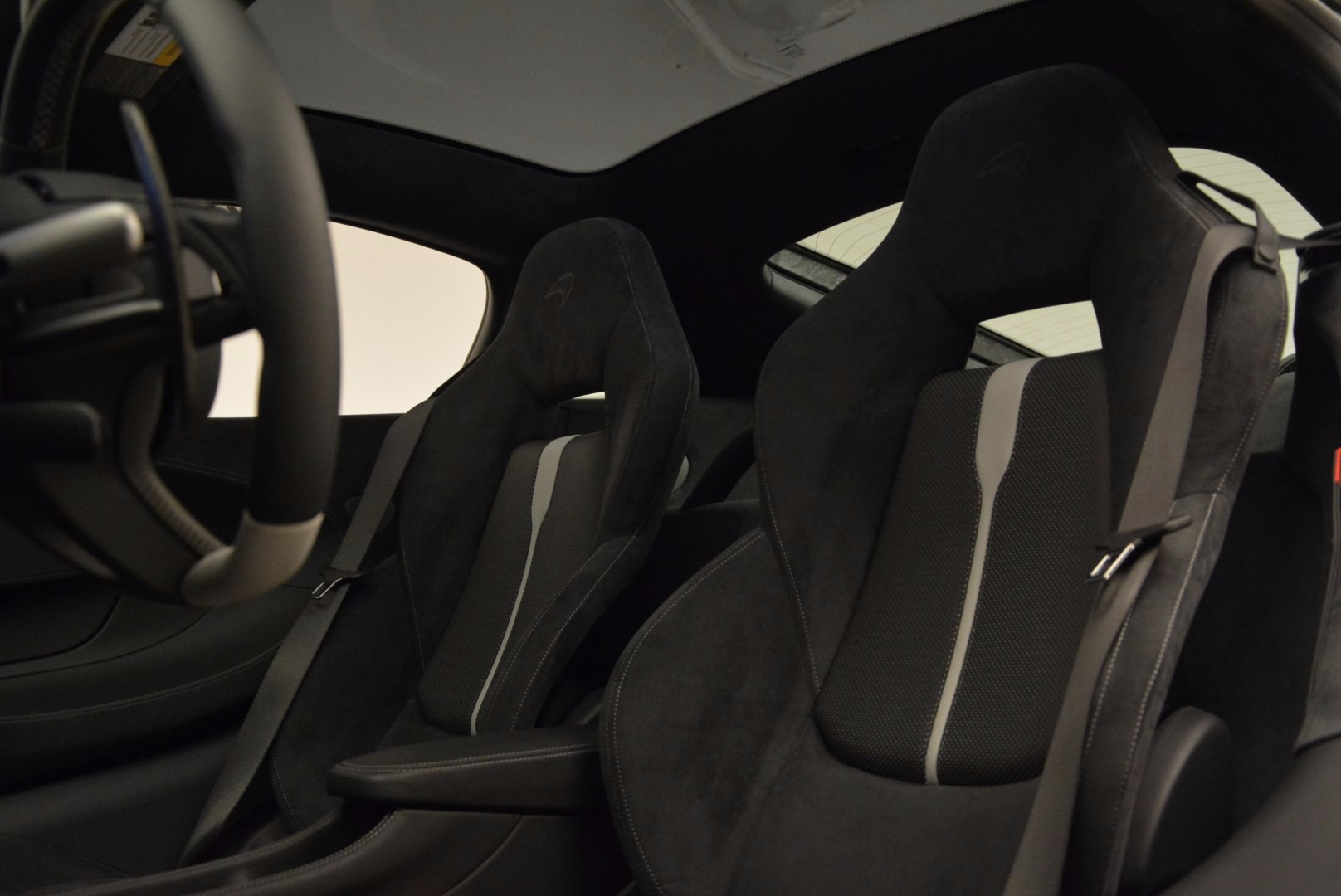 New-2017-McLaren-570GT