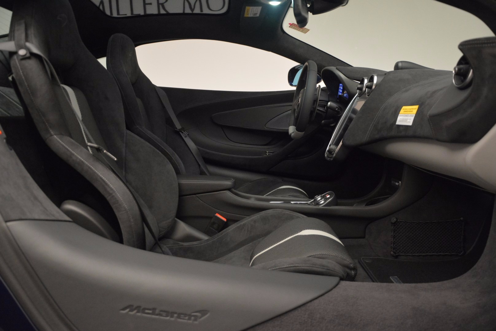 New-2017-McLaren-570GT