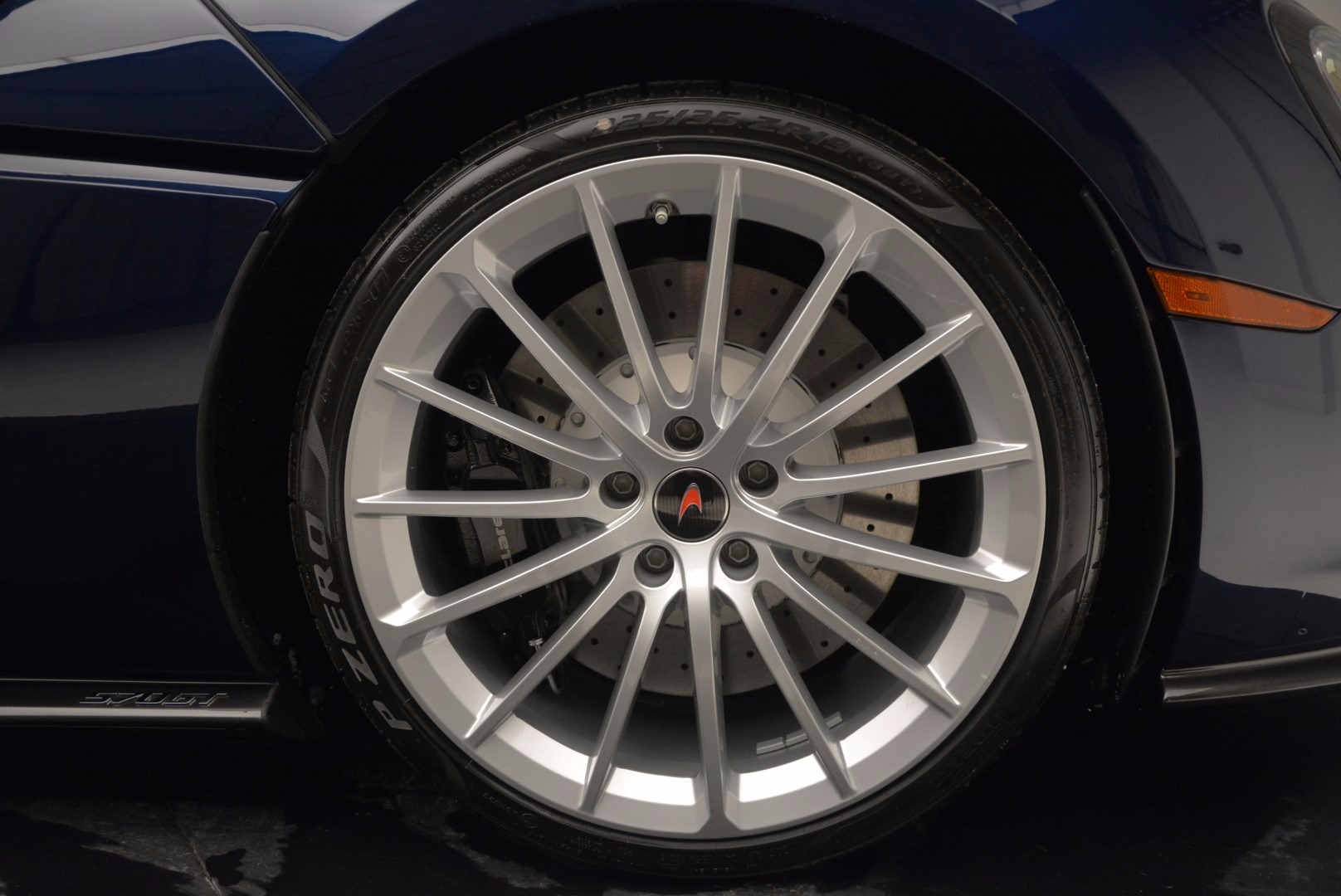 New-2017-McLaren-570GT