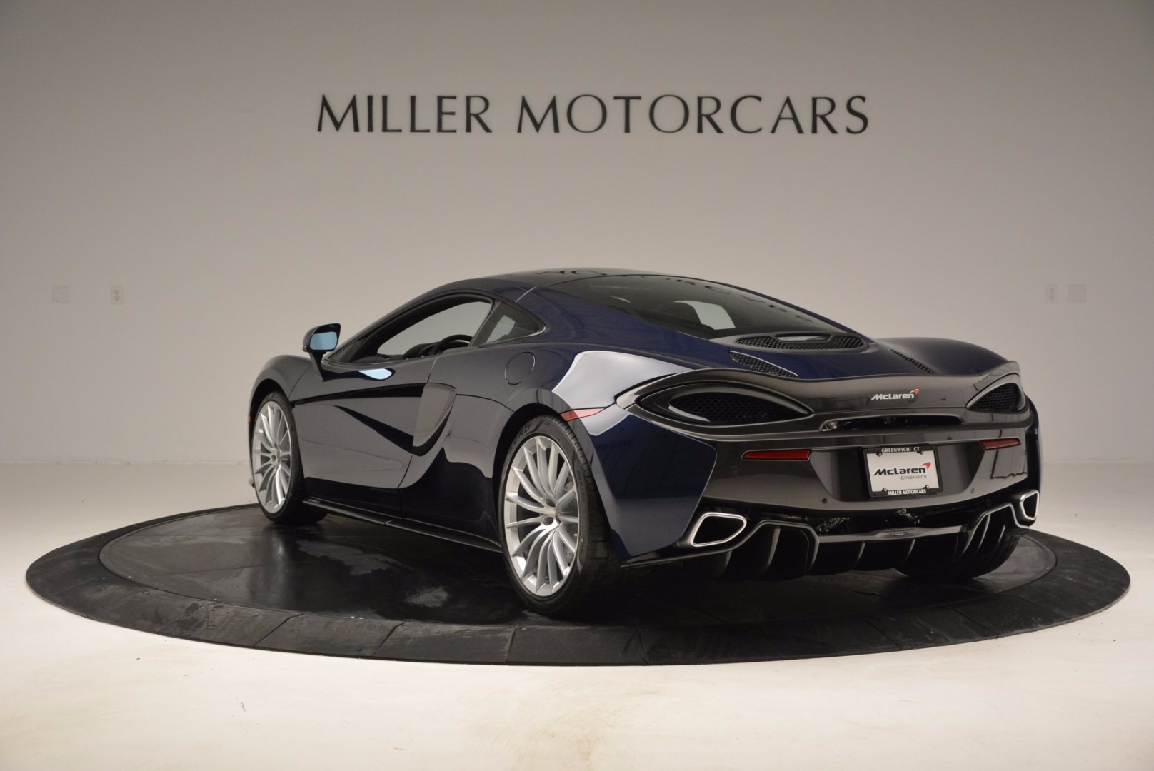 New-2017-McLaren-570GT