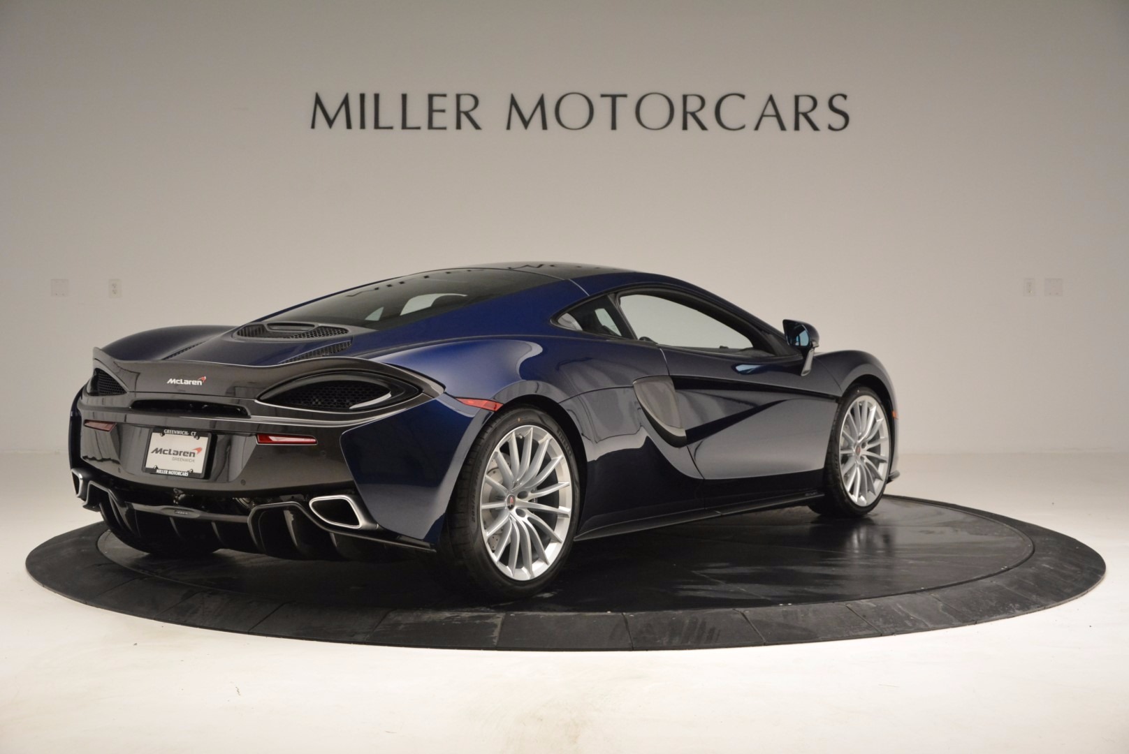 New-2017-McLaren-570GT